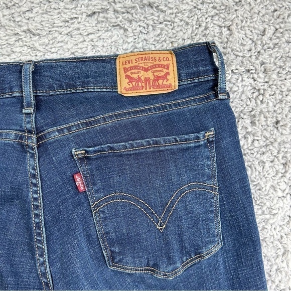 Levi's Jeans Womens 10 Classic Straight Dark Wash Casual Denim Basic Modest - Picture 3 of 4